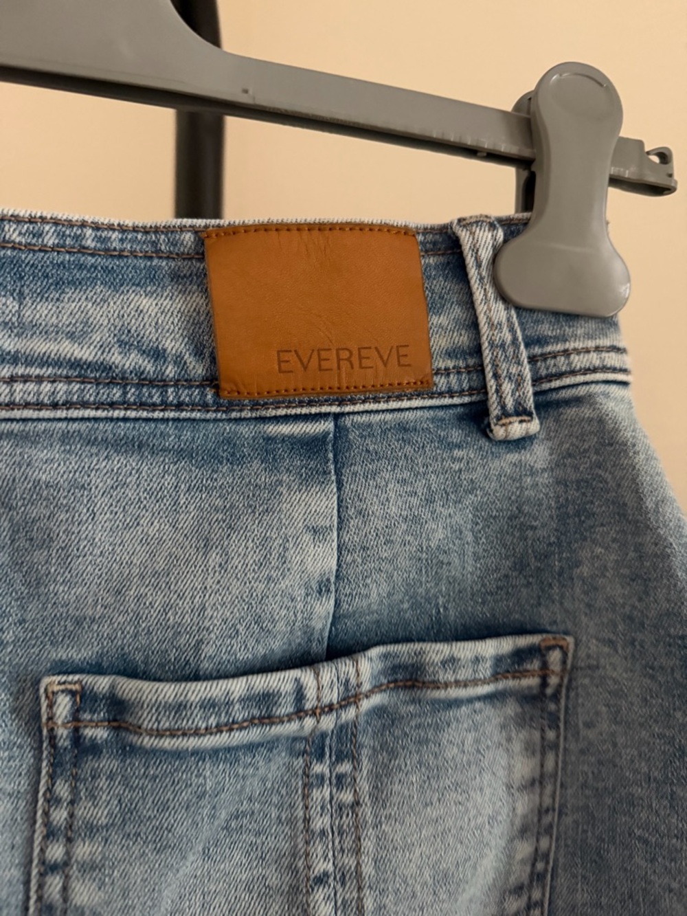 Evereve Light Wash Button-Front Denim Midi Skirt - Blue - Picture 5 of 6